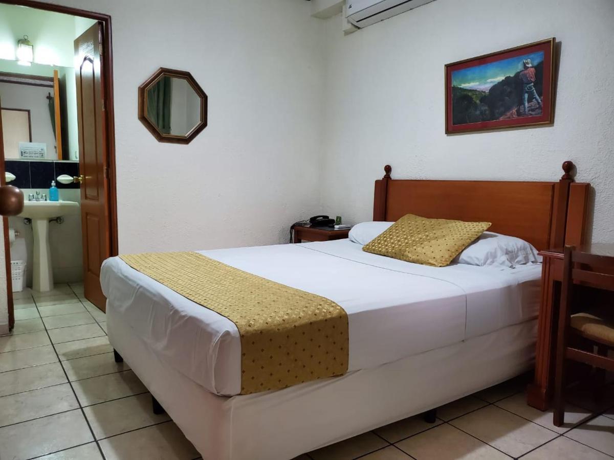 Hotel Villa Serena Escalon ซานซัลวาดอร์ ภายนอก รูปภาพ