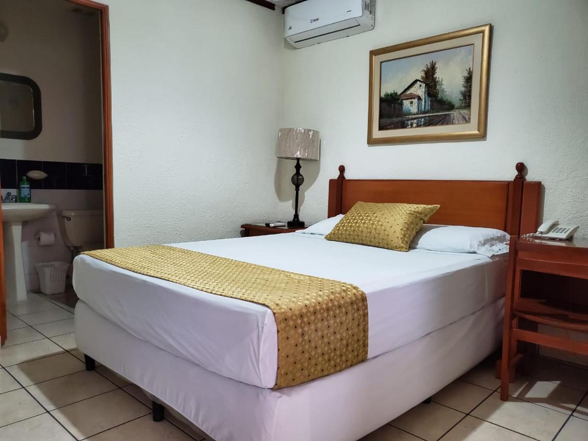Hotel Villa Serena Escalon ซานซัลวาดอร์ ภายนอก รูปภาพ