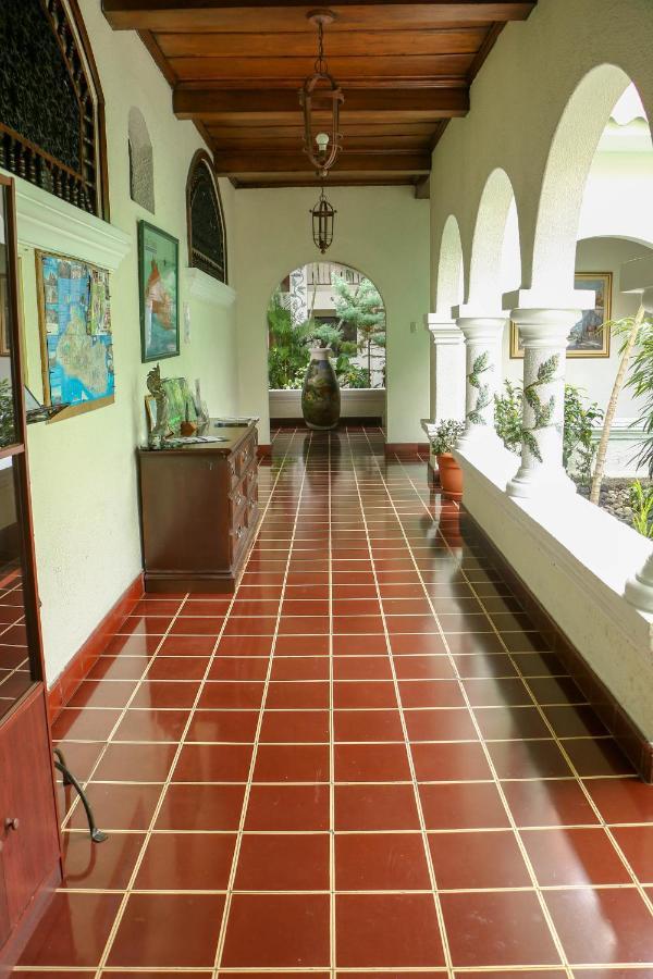 Hotel Villa Serena Escalon ซานซัลวาดอร์ ภายนอก รูปภาพ