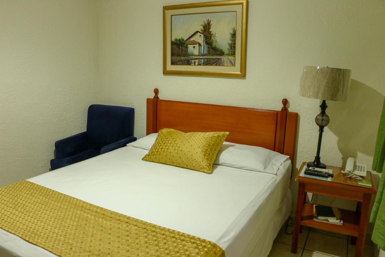 Hotel Villa Serena Escalon ซานซัลวาดอร์ ภายนอก รูปภาพ
