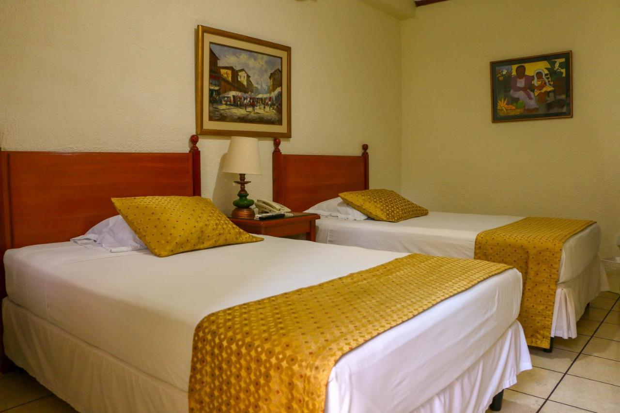 Hotel Villa Serena Escalon ซานซัลวาดอร์ ภายนอก รูปภาพ