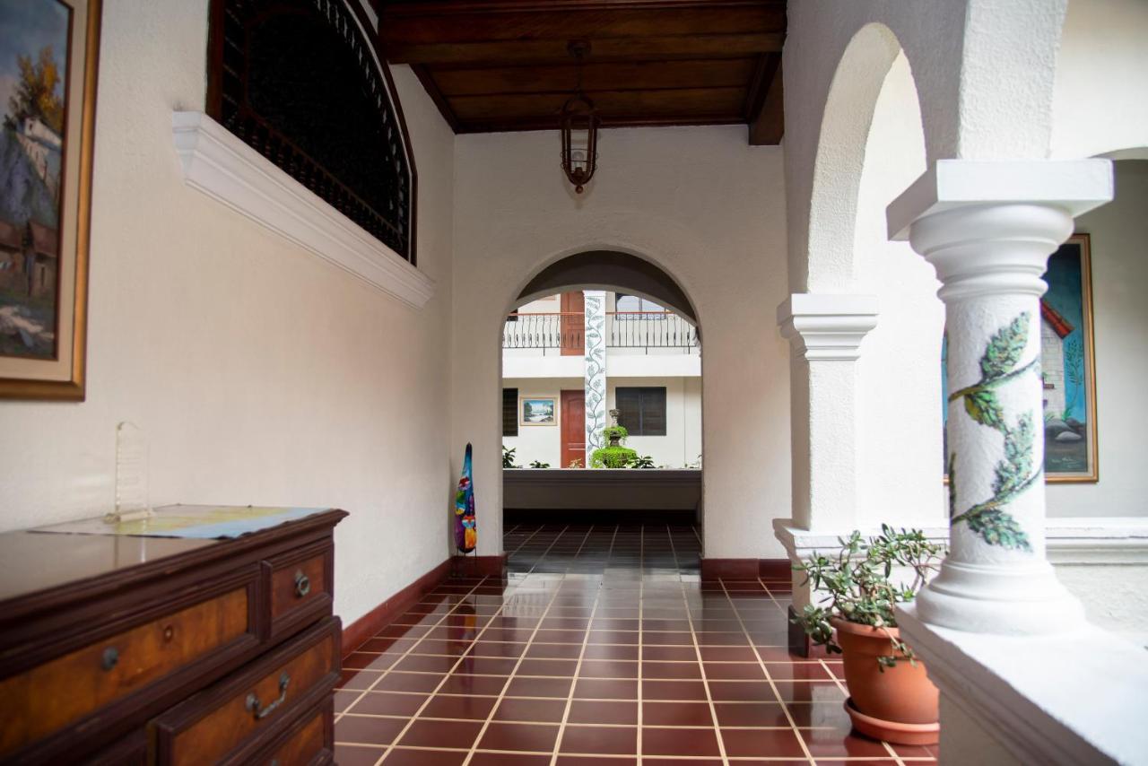 Hotel Villa Serena Escalon ซานซัลวาดอร์ ภายนอก รูปภาพ