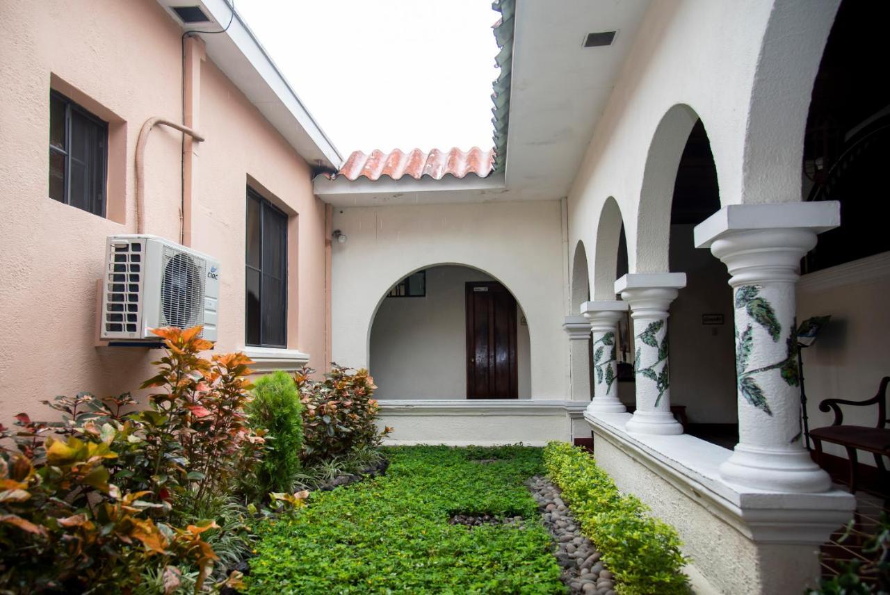 Hotel Villa Serena Escalon ซานซัลวาดอร์ ภายนอก รูปภาพ