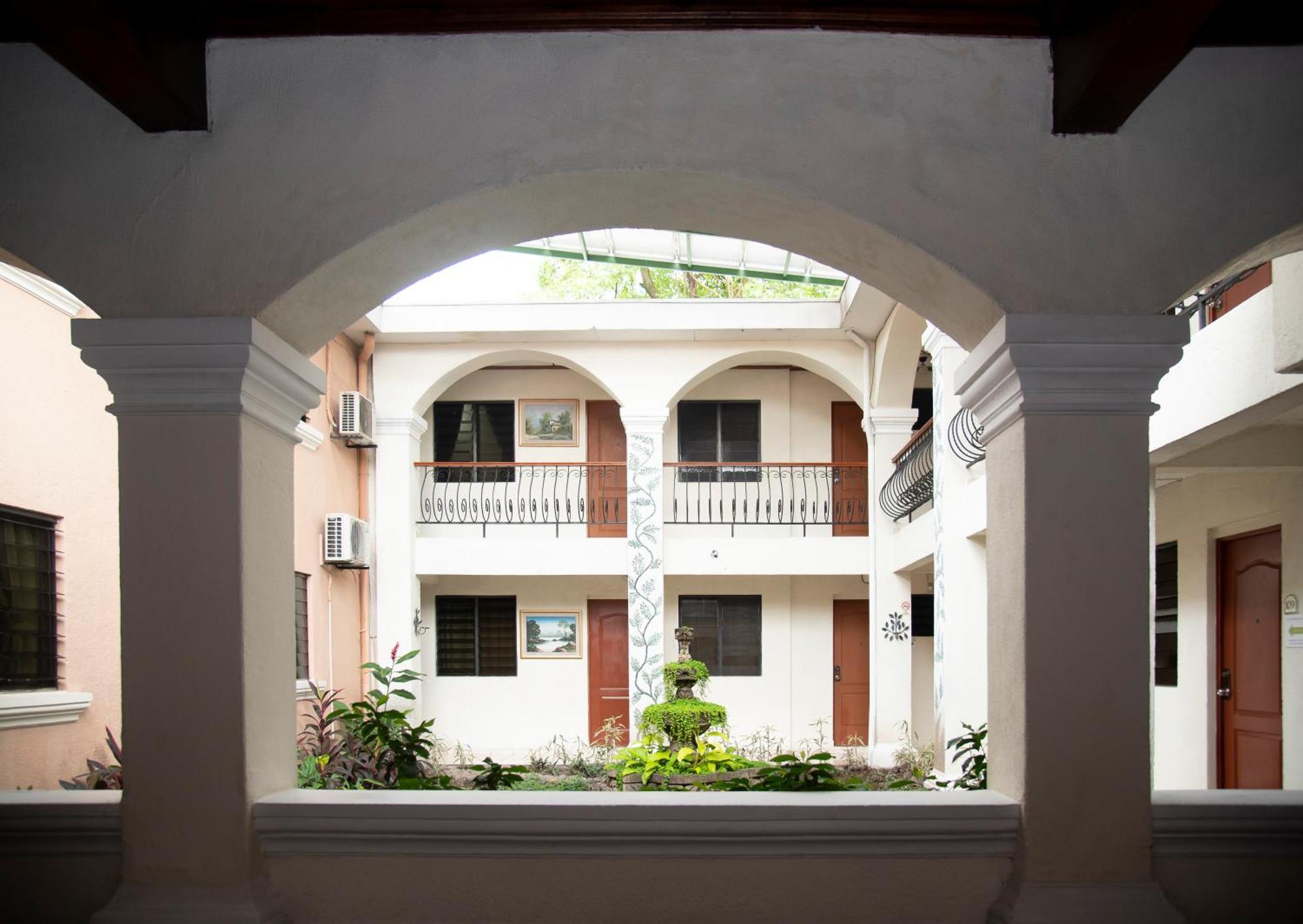 Hotel Villa Serena Escalon ซานซัลวาดอร์ ภายนอก รูปภาพ
