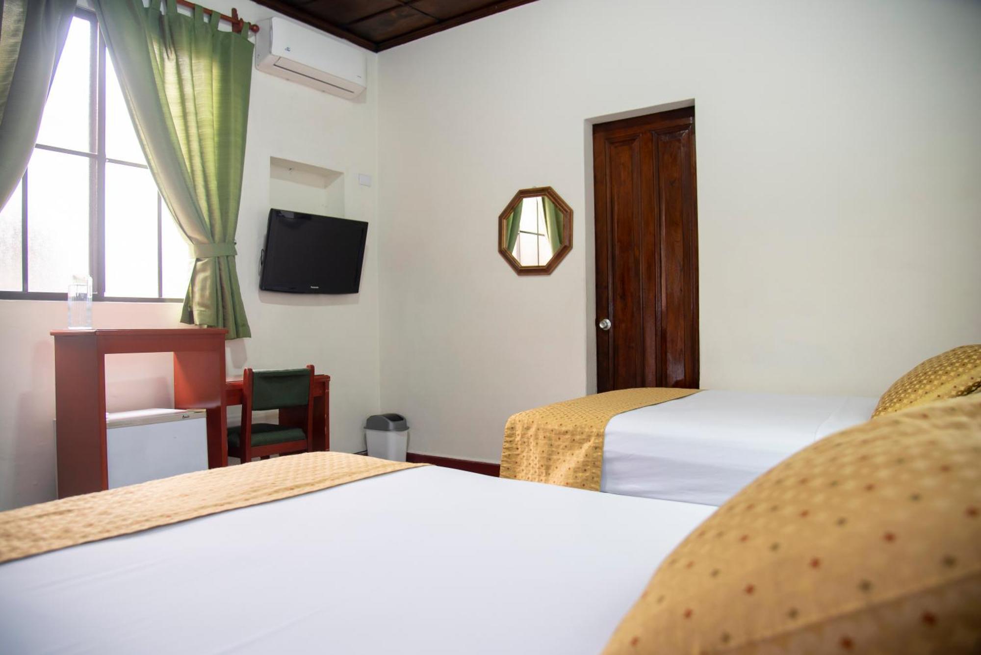 Hotel Villa Serena Escalon ซานซัลวาดอร์ ภายนอก รูปภาพ