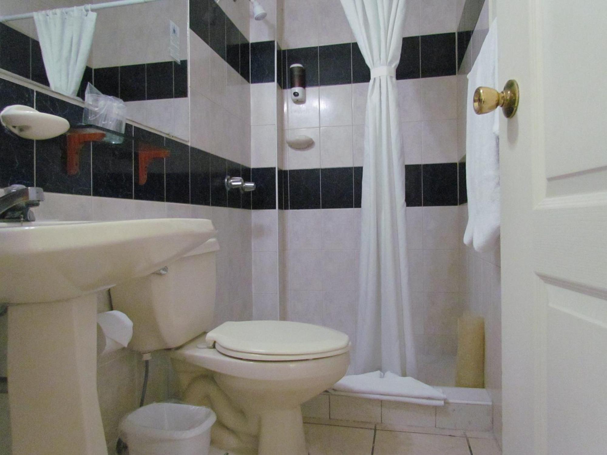 Hotel Villa Serena Escalon ซานซัลวาดอร์ ภายนอก รูปภาพ