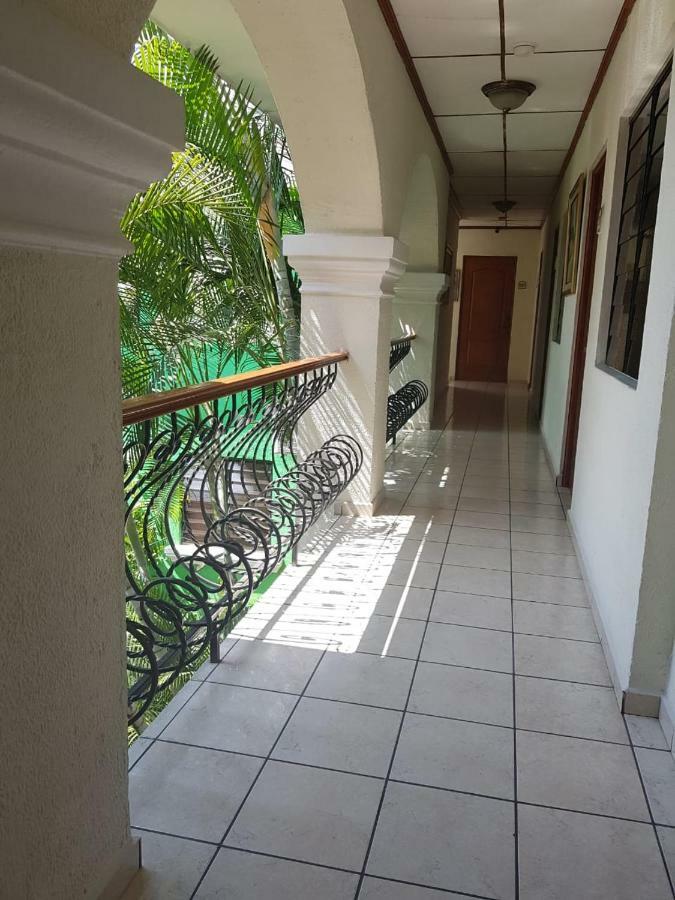 Hotel Villa Serena Escalon ซานซัลวาดอร์ ภายนอก รูปภาพ